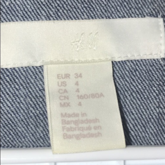 H&M dark wash jean jacket. OPEN TO OFFERS - Picture 3 of 3